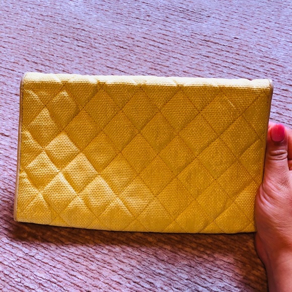 Authentic Chanel Vintage Yellow Straw Shoulder Bag - Picture 5 of 13